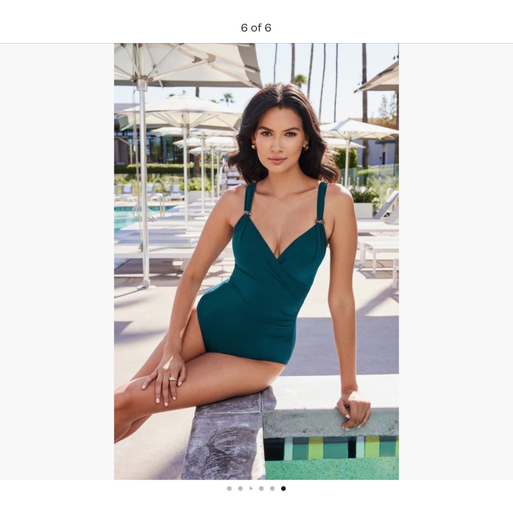 Miraclesuit Razzle Dazzle Siren one piece swimsuit size 6 teal color